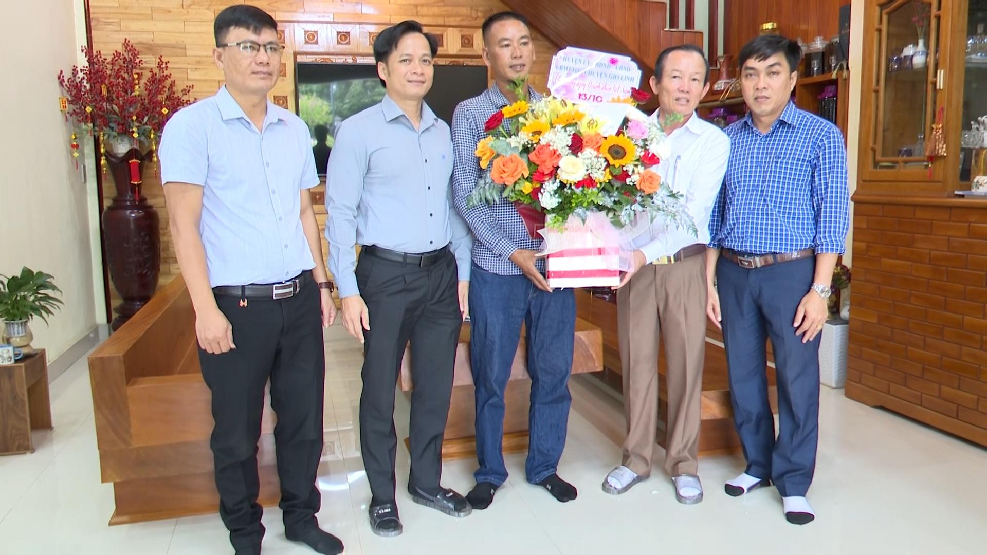 Lãnh đạo huyện thăm các doanh nghiệp tiêu biểu trên địa bàn nhân ỷ niệm 19 năm ngày Doanh nhân Việt...